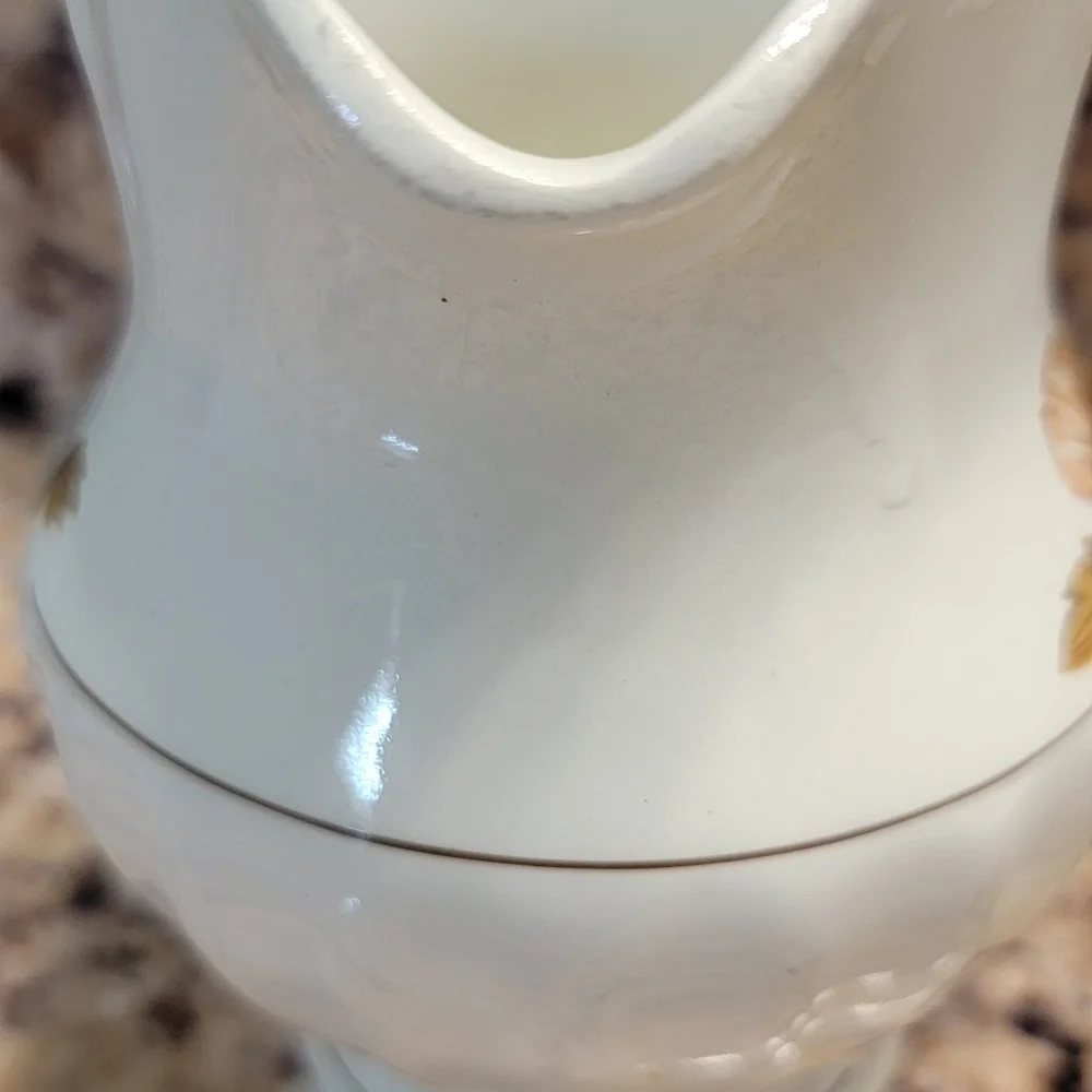 Vintage J&G Meakin‎ England Classic White Floral Porcelein Pouring Creamer
